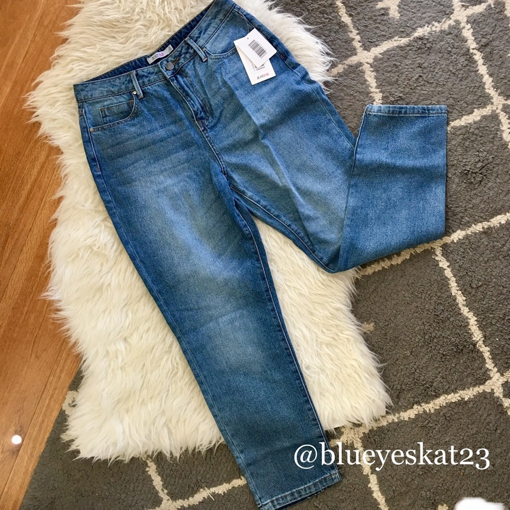 NWT JustFab High Waisted Retro Crop Jeans